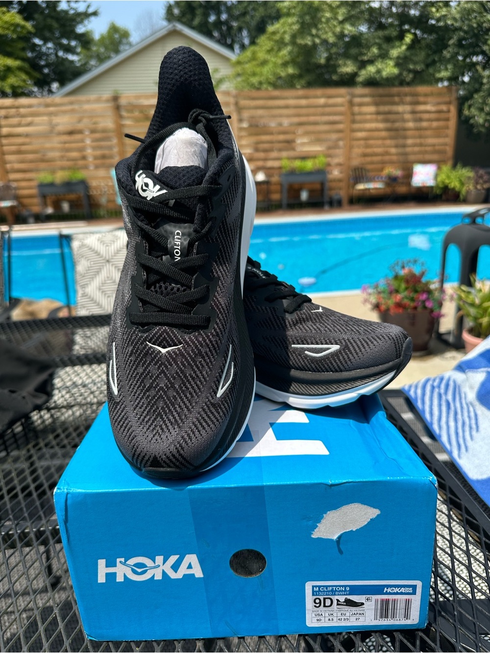 NEW Hoka Men Clifton 9 Sneaker Running Shoes Black/White, Size 9D
